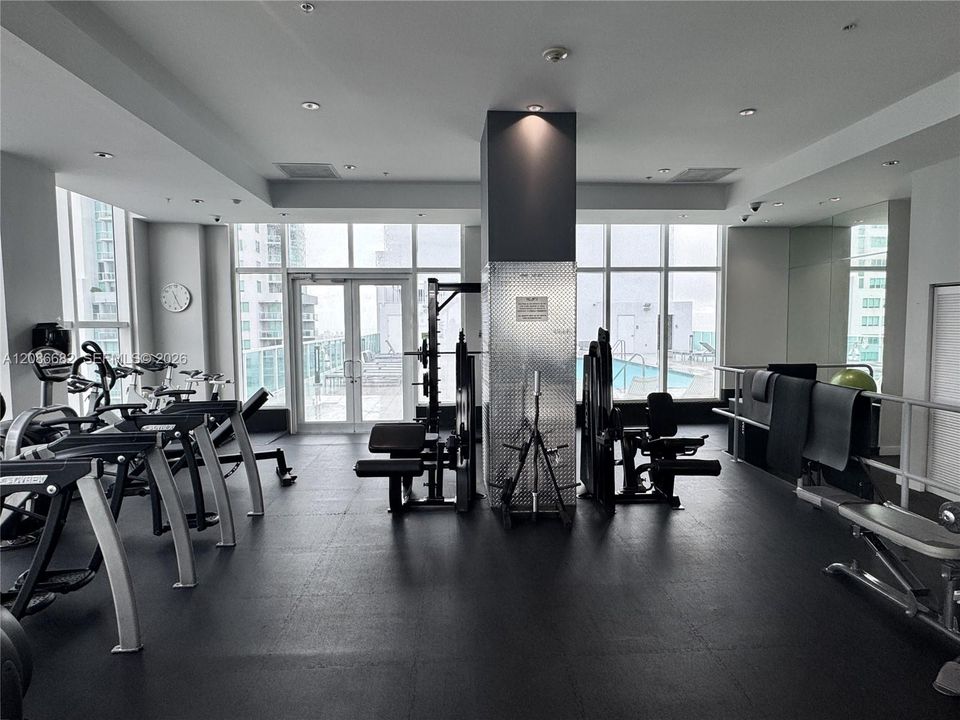 For Sale: $369,900 (1 beds, 1 baths, 662 Square Feet)