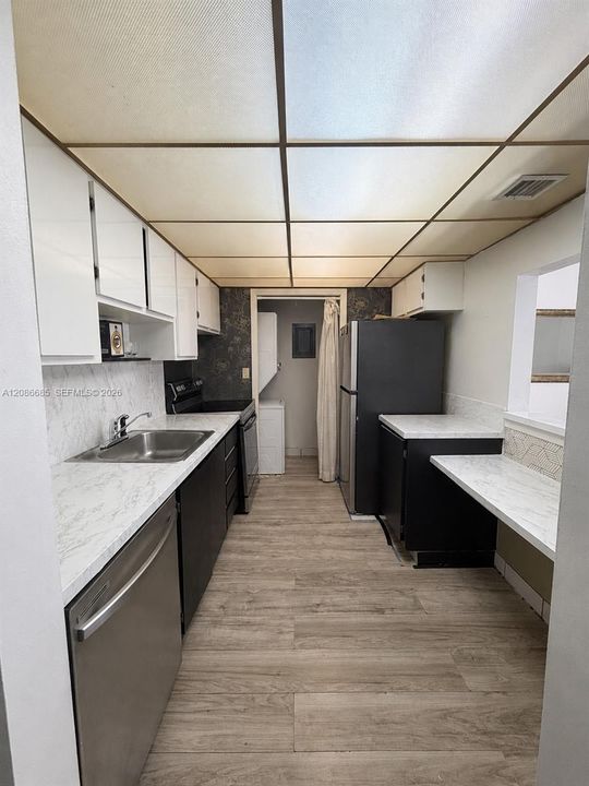 For Rent: $2,200 (2 beds, 2 baths, 1106 Square Feet)