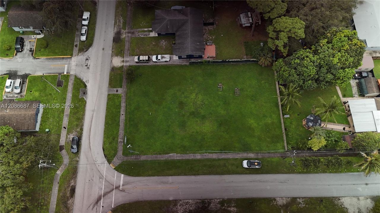 На продажу: $450,000 (0.38 acres)