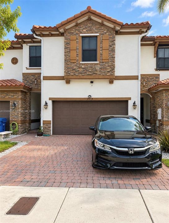 For Rent: $4,000 (4 beds, 3 baths, 2025 Square Feet)