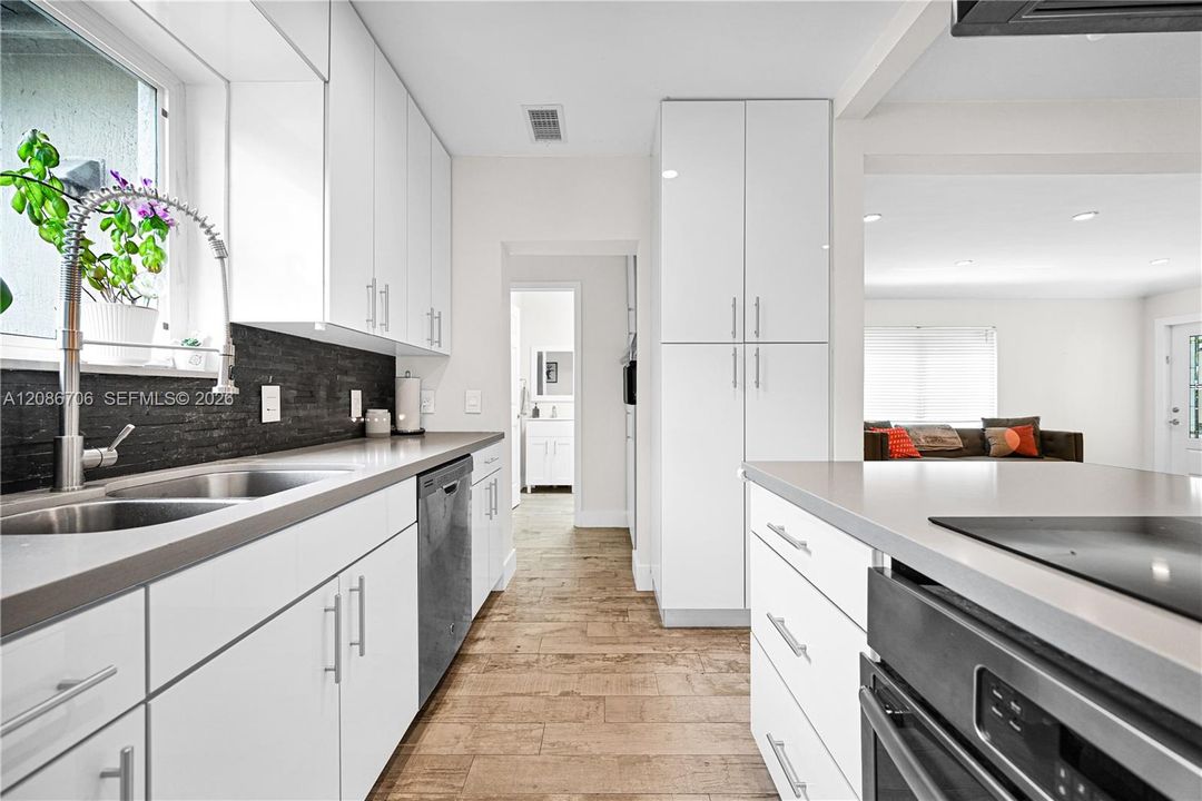 For Rent: $4,600 (3 beds, 2 baths, 1315 Square Feet)