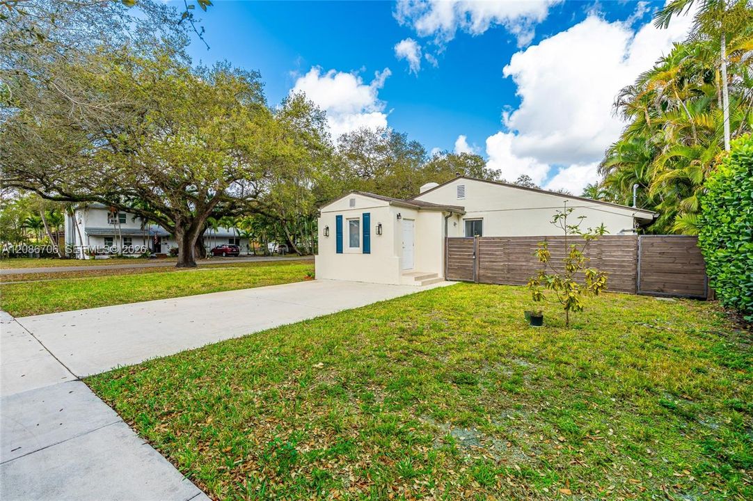 For Rent: $4,600 (3 beds, 2 baths, 1315 Square Feet)
