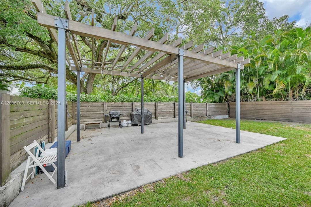 For Rent: $4,600 (3 beds, 2 baths, 1315 Square Feet)