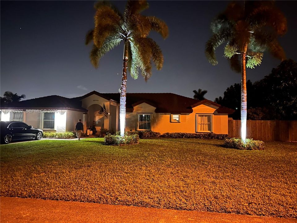 For Rent: $3,600 (3 beds, 2 baths, 2832 Square Feet)