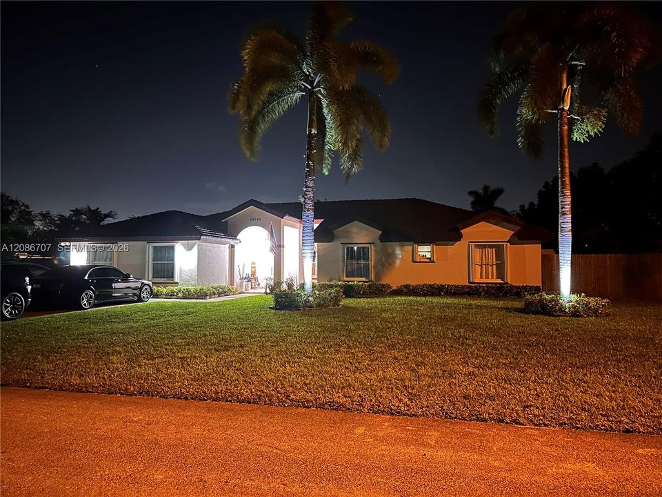 For Rent: $3,600 (3 beds, 2 baths, 2832 Square Feet)