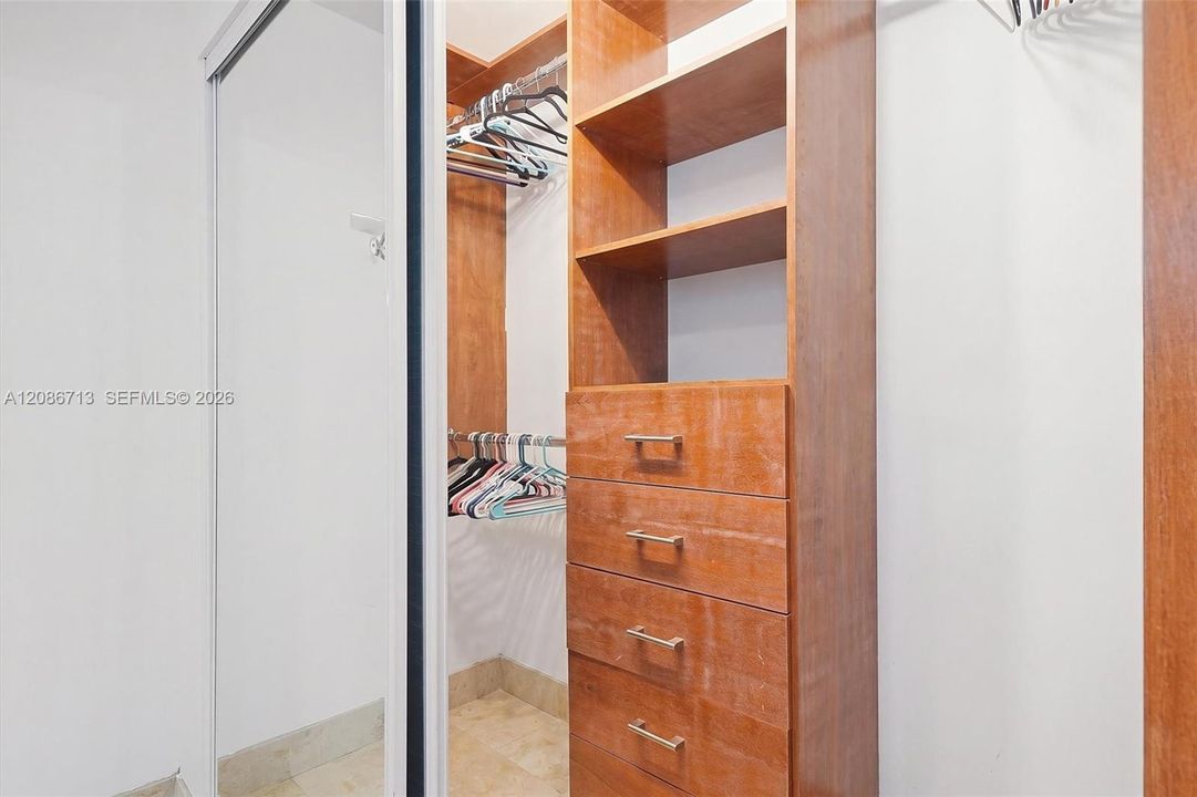 For Sale: $975,000 (3 beds, 2 baths, 2001 Square Feet)