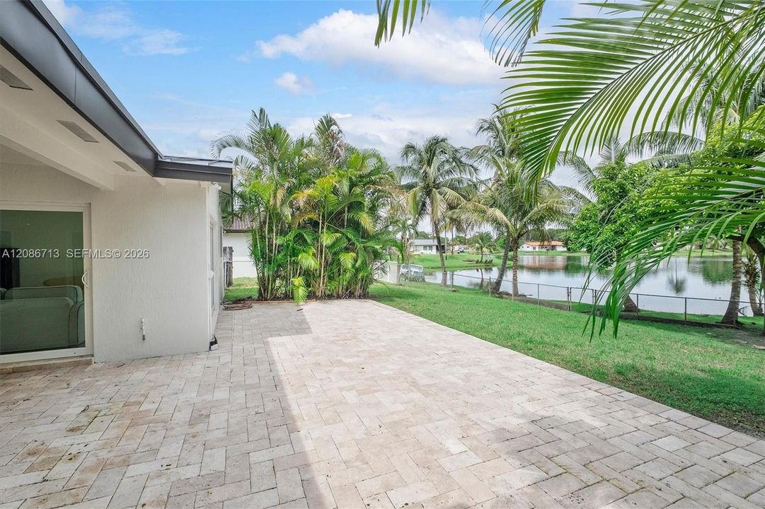For Sale: $975,000 (3 beds, 2 baths, 2001 Square Feet)