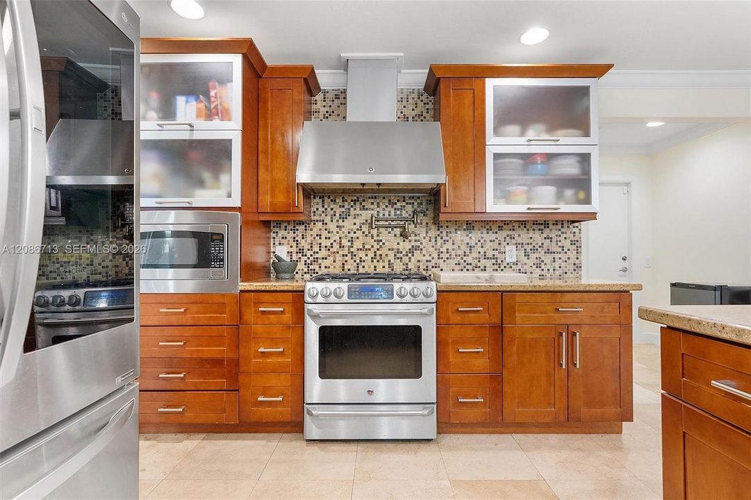 For Sale: $975,000 (3 beds, 2 baths, 2001 Square Feet)