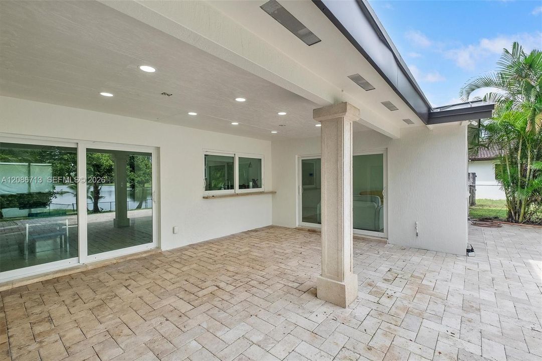 For Sale: $975,000 (3 beds, 2 baths, 2001 Square Feet)