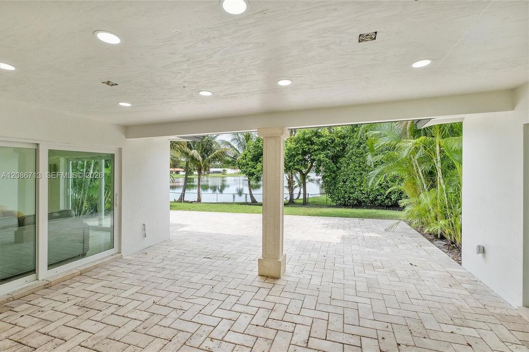 For Sale: $975,000 (3 beds, 2 baths, 2001 Square Feet)