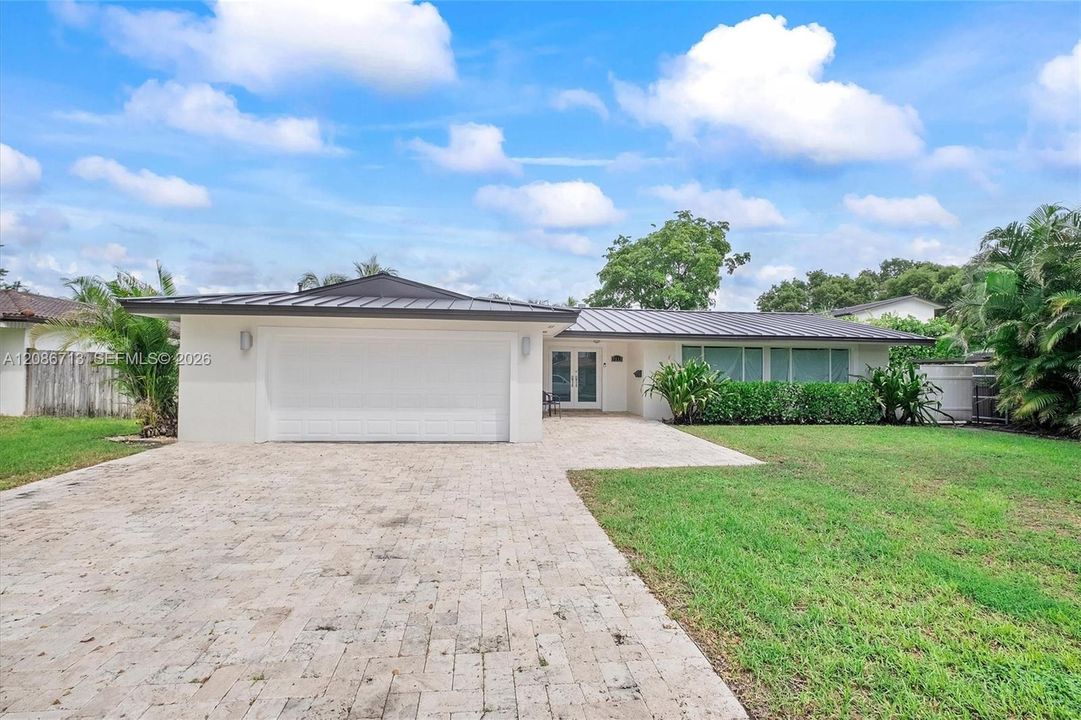 For Sale: $975,000 (3 beds, 2 baths, 2001 Square Feet)