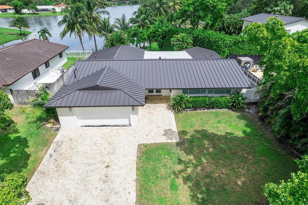 For Sale: $975,000 (3 beds, 2 baths, 2001 Square Feet)