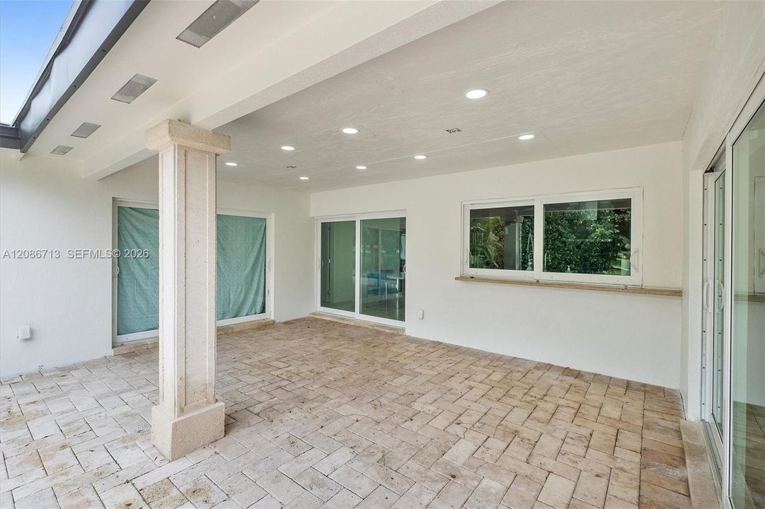 For Sale: $975,000 (3 beds, 2 baths, 2001 Square Feet)