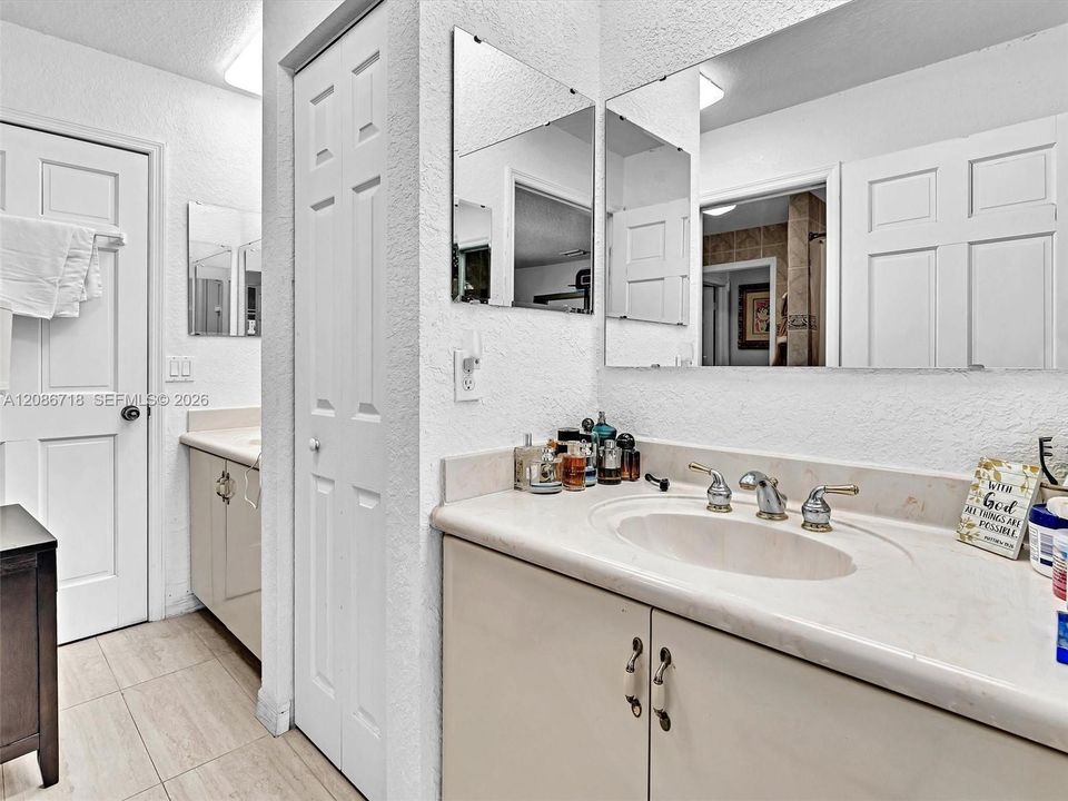 UPSTAIRS BATHROOM 2