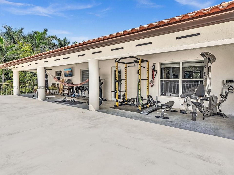 UPSTAIRS TERRACE/ GYM