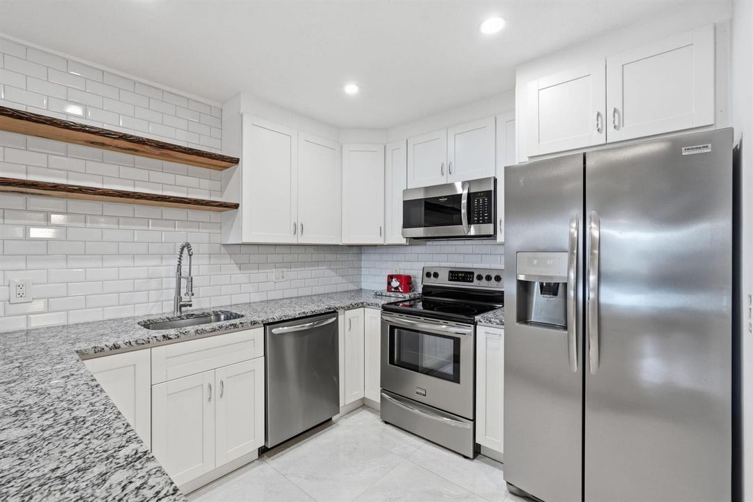 21-web-or-mls-1516_S_Lakeside_Dr_Unit_40