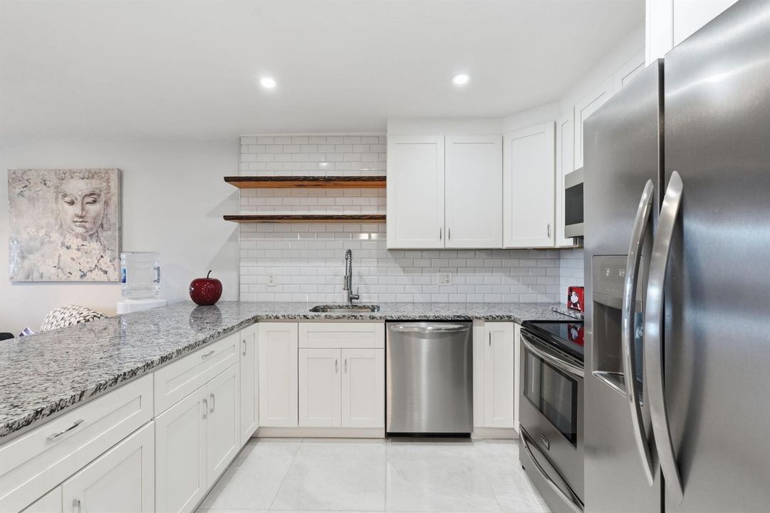 18-web-or-mls-1516_S_Lakeside_Dr_Unit_40