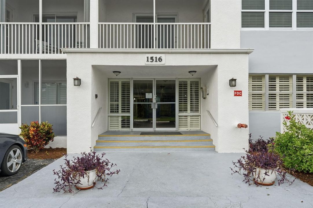 30-web-or-mls-1516_S_Lakeside_Dr_Unit_40