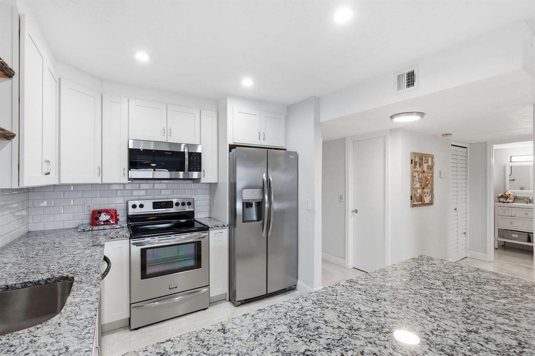 20-web-or-mls-1516_S_Lakeside_Dr_Unit_40