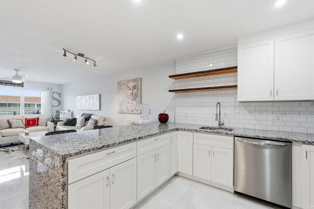 22-web-or-mls-1516_S_Lakeside_Dr_Unit_40