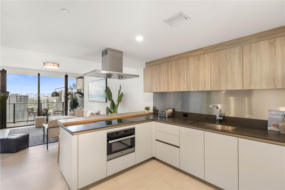 For Sale: $645,000 (1 beds, 1 baths, 665 Square Feet)