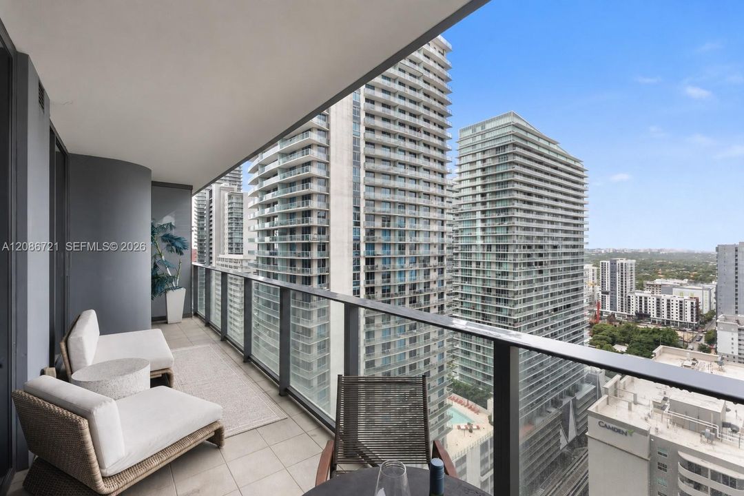 For Sale: $645,000 (1 beds, 1 baths, 665 Square Feet)