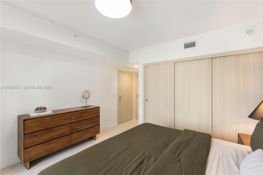 For Sale: $645,000 (1 beds, 1 baths, 665 Square Feet)
