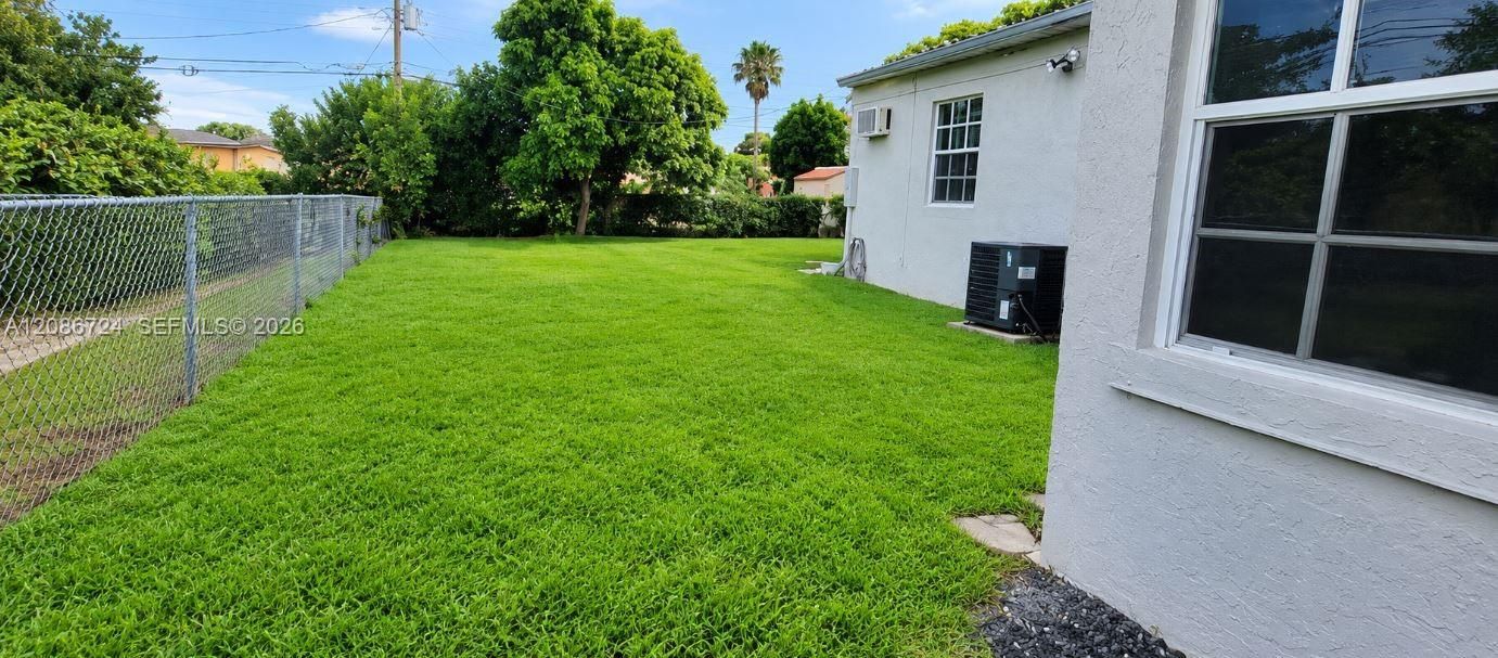 For Rent: $3,250 (3 beds, 1 baths, 1527 Square Feet)