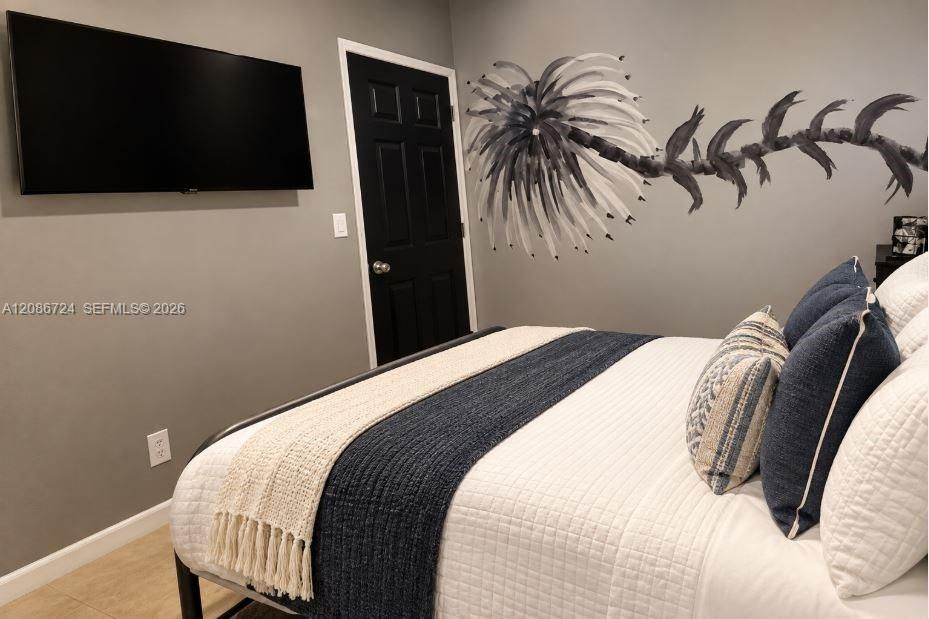 For Rent: $3,250 (3 beds, 1 baths, 1527 Square Feet)