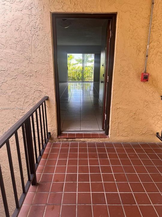 For Rent: $1,850 (1 beds, 1 baths, 707 Square Feet)