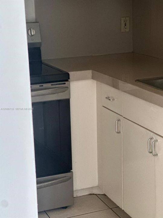 For Rent: $1,850 (1 beds, 1 baths, 707 Square Feet)
