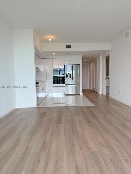 For Sale: $848,000 (1 beds, 1 baths, 894 Square Feet)