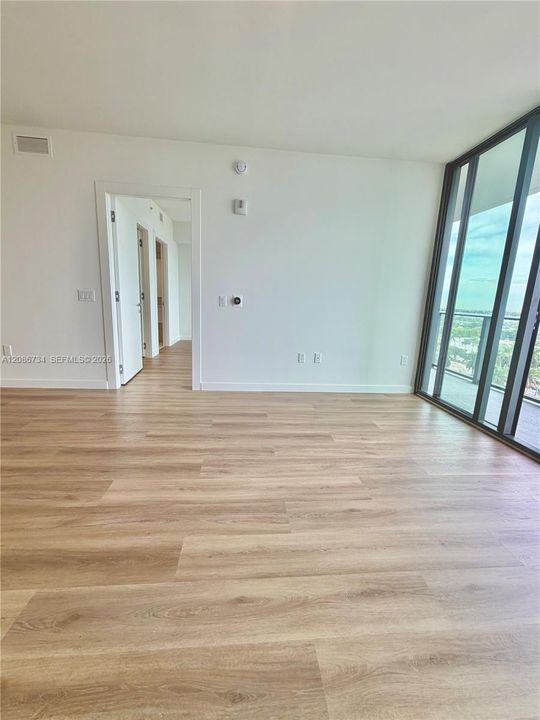 For Sale: $848,000 (1 beds, 1 baths, 894 Square Feet)