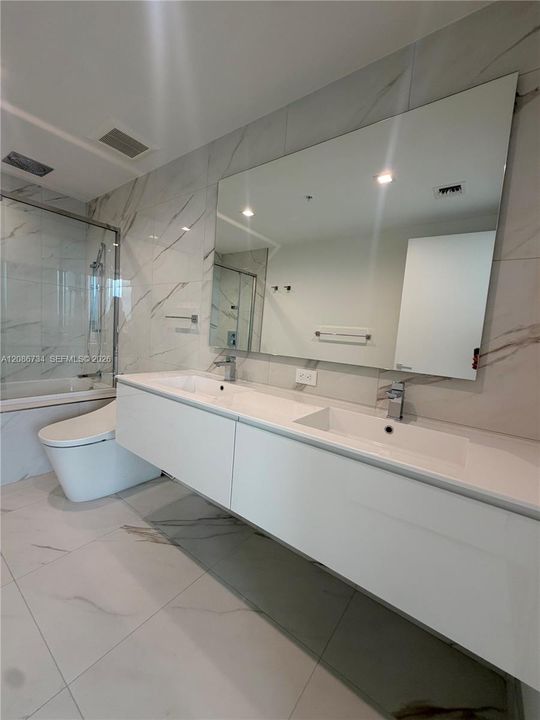 For Sale: $848,000 (1 beds, 1 baths, 894 Square Feet)
