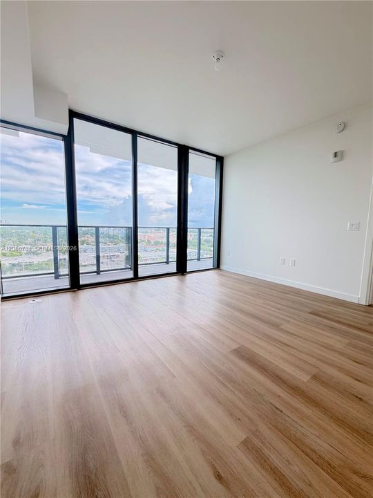 For Sale: $848,000 (1 beds, 1 baths, 894 Square Feet)