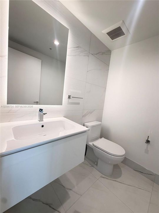 For Sale: $848,000 (1 beds, 1 baths, 894 Square Feet)
