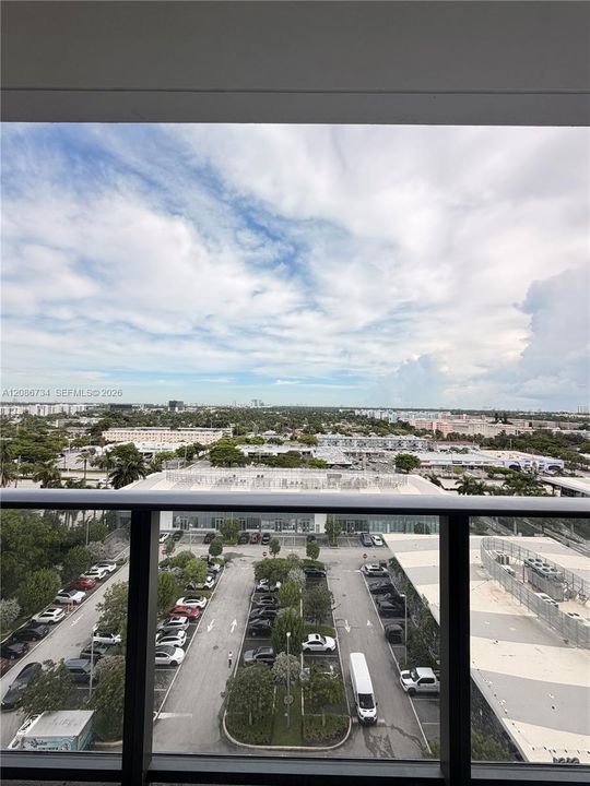 For Sale: $848,000 (1 beds, 1 baths, 894 Square Feet)