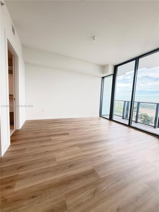 For Sale: $848,000 (1 beds, 1 baths, 894 Square Feet)