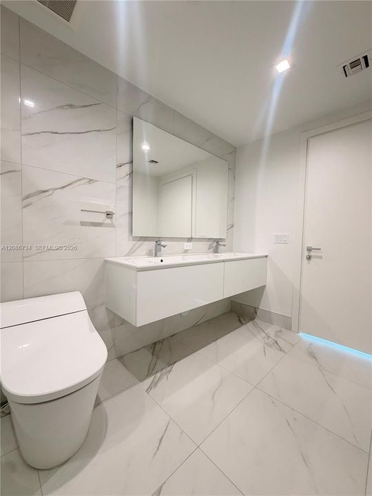 For Sale: $848,000 (1 beds, 1 baths, 894 Square Feet)