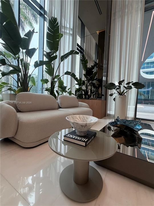 For Sale: $848,000 (1 beds, 1 baths, 894 Square Feet)