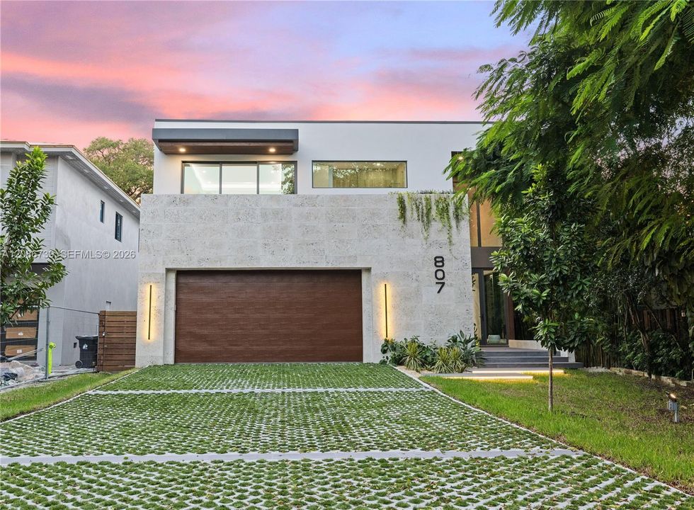 For Rent: $15,000 (4 beds, 4 baths, 3701 Square Feet)