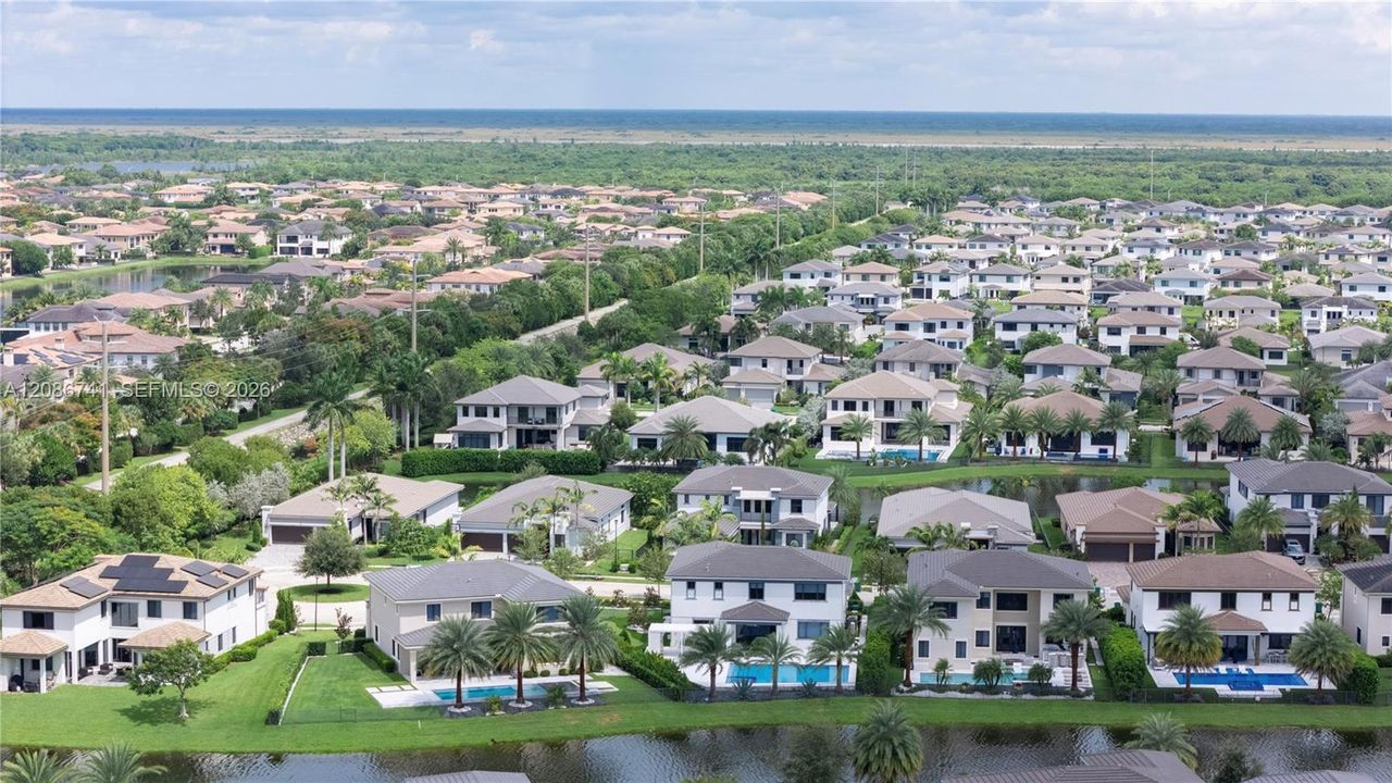 В аренду: $12,000 (5 спален, 4 ванн, 3425 Квадратных фут)