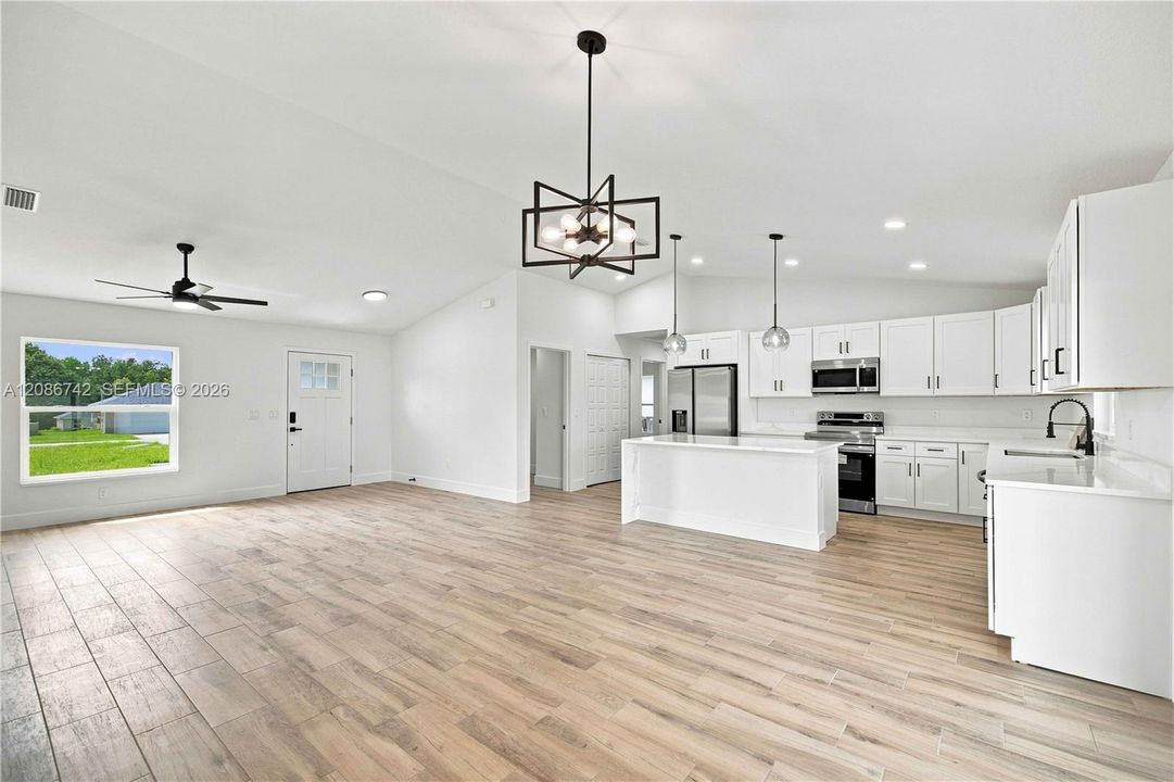 For Sale: $284,900 (3 beds, 2 baths, 1468 Square Feet)