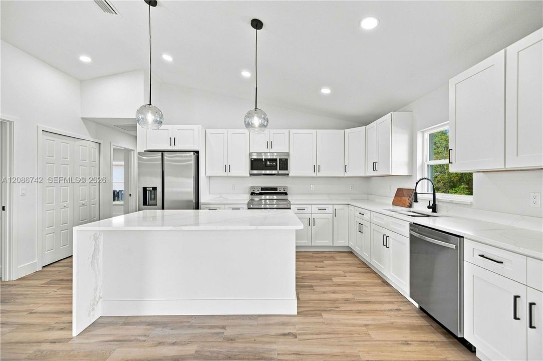For Sale: $284,900 (3 beds, 2 baths, 1468 Square Feet)