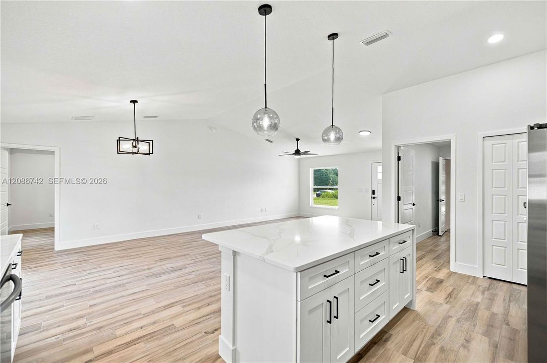 For Sale: $284,900 (3 beds, 2 baths, 1468 Square Feet)