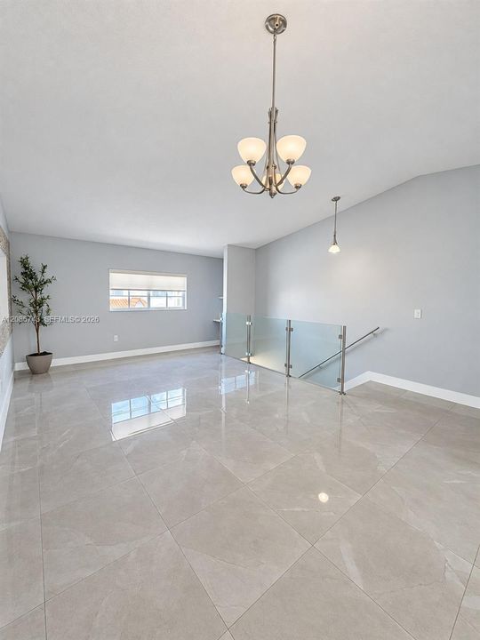 For Sale: $310,000 (2 beds, 2 baths, 980 Square Feet)