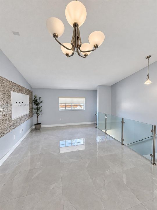For Sale: $310,000 (2 beds, 2 baths, 980 Square Feet)