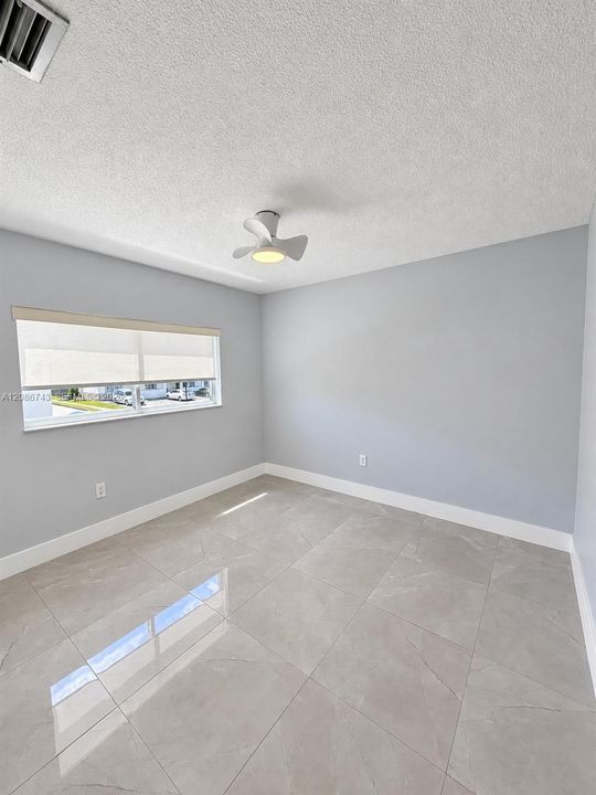 For Sale: $310,000 (2 beds, 2 baths, 980 Square Feet)
