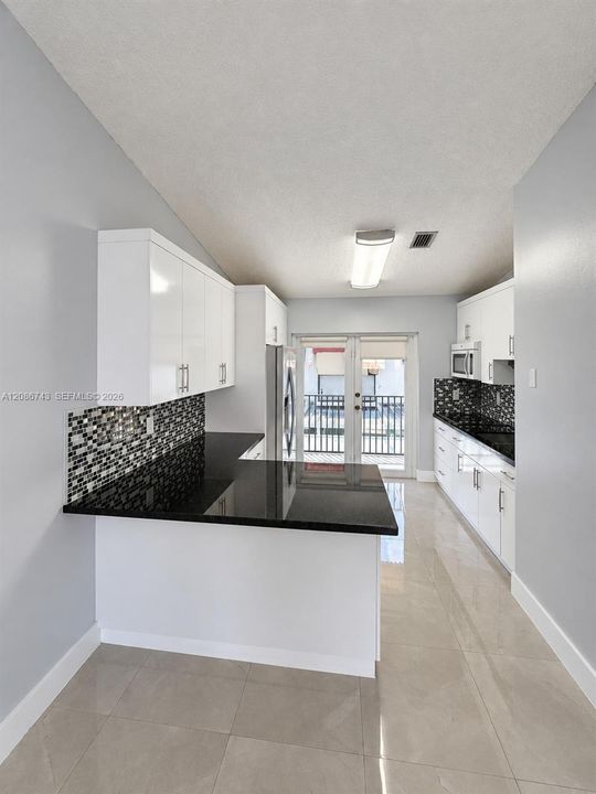 For Sale: $310,000 (2 beds, 2 baths, 980 Square Feet)