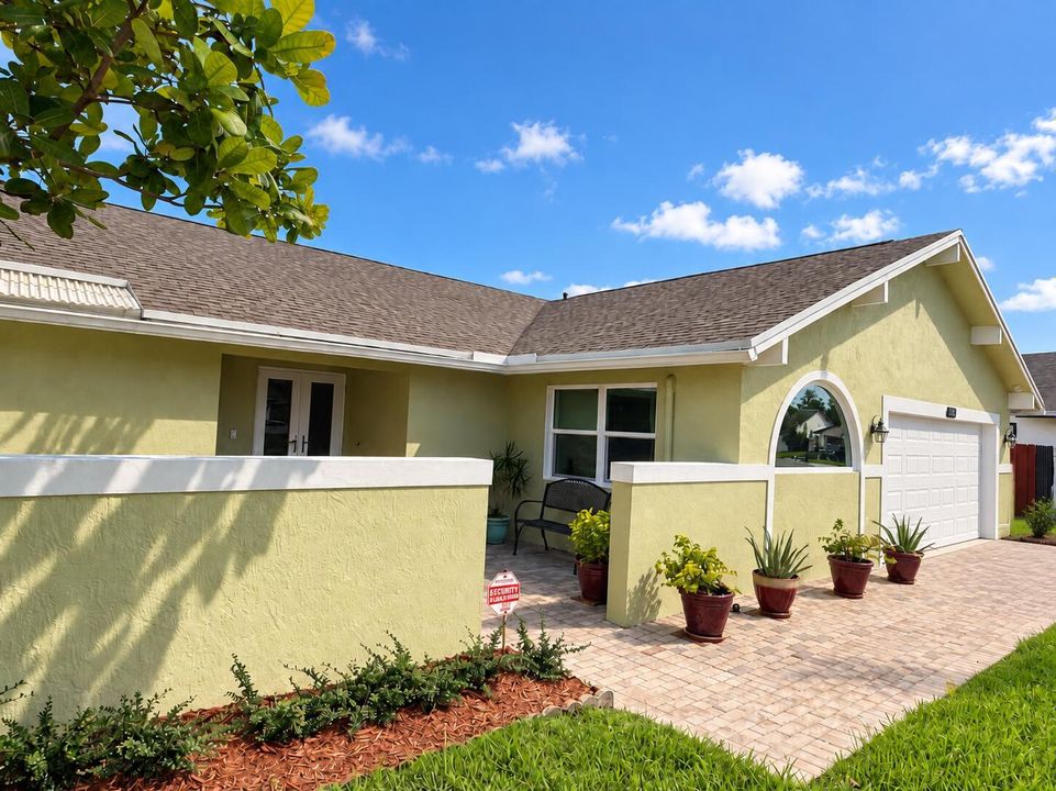 3 Front Exterior 3